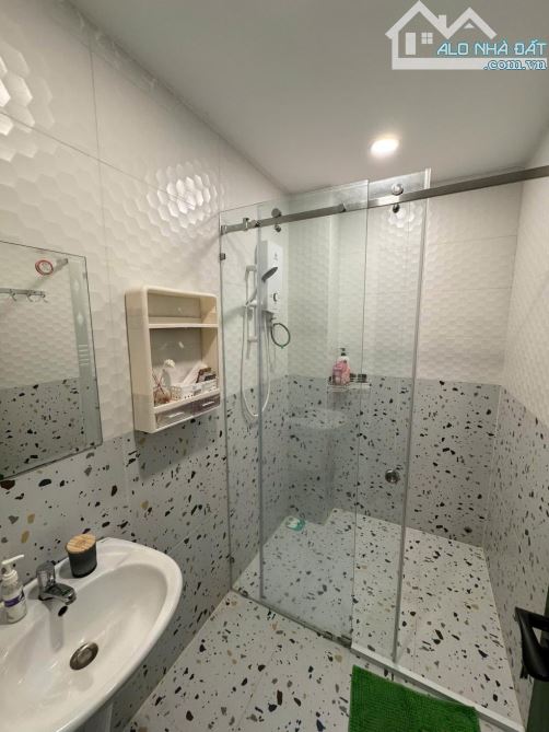 Bán Nhà - Trung Tâm Q1 - Cách Mặt Tiền Trục Đường Nguyễn Bỉnh Khiêm 10m.DT 60m2 - 10