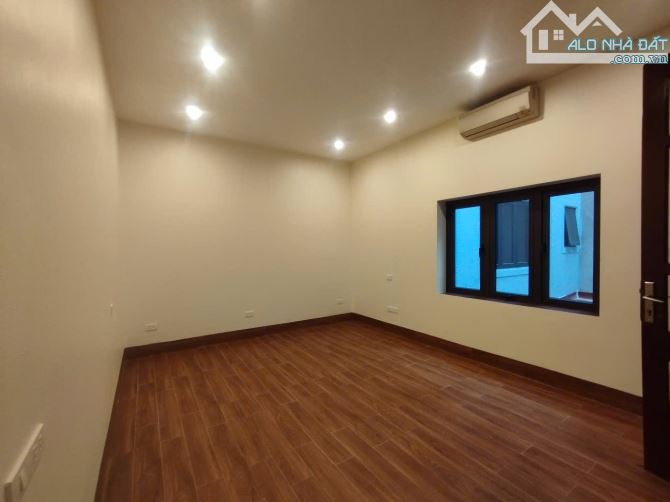 Cho thuê nhà riêng 4,5 tầng mới cứng phố Đội Cấn, gần Lê Hồng Phong - 1