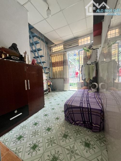 Bán nhà mặt tiền đường 3 tầng, gần Bình Long, Tân Hương, chỉ hơn 1 tỷ