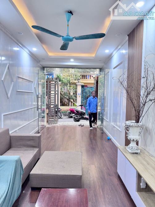 Bán nhà Nguyễn Ngọc Nại, Thanh Xuân, oto đỗ cửa , 12 tỷ, 3 tầng ,54 m2 - 1