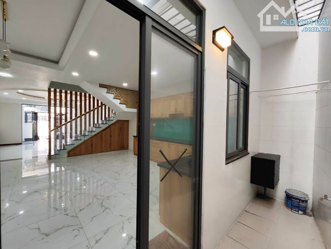 Huỳnh Tấn Phát Bình Thuận Q7, vài bước ra mt, 120m2, ngang khủng 6m, bao đẹp, sổ hoa hậu - 1