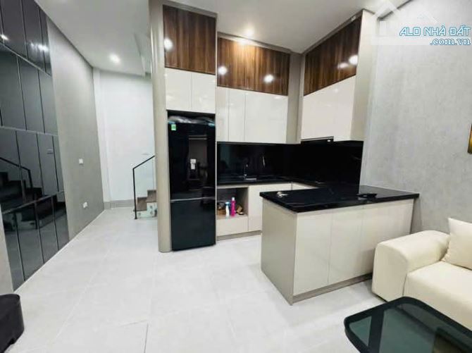Bán nhà ngõ Văn Miếu 30m2 .4 tầng rộng   4.3m 9.9 tỷ Đống Đa - 1