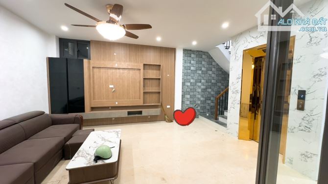 BÁN NHÀ NGUYỄN VĂN LỘC - CẢ PHỐ CÓ 1 NHÀ BÁN - Ô TÔ ĐỖ CỬA - 6 TẦNG - THANG MÁY - 7.8T - 1