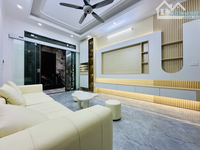 Nhà Dương Văn Bé, 33m 5T MT3.8m gần oto, hàng xóm Times City - 1