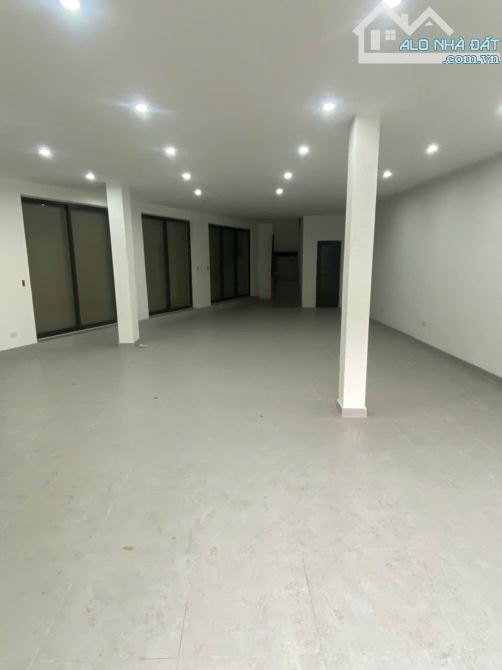 Cho thuê nhà Làng Việt Kiều Châu Âu Lô góc 100m x 4 tầng Thang máy 35tr - 1