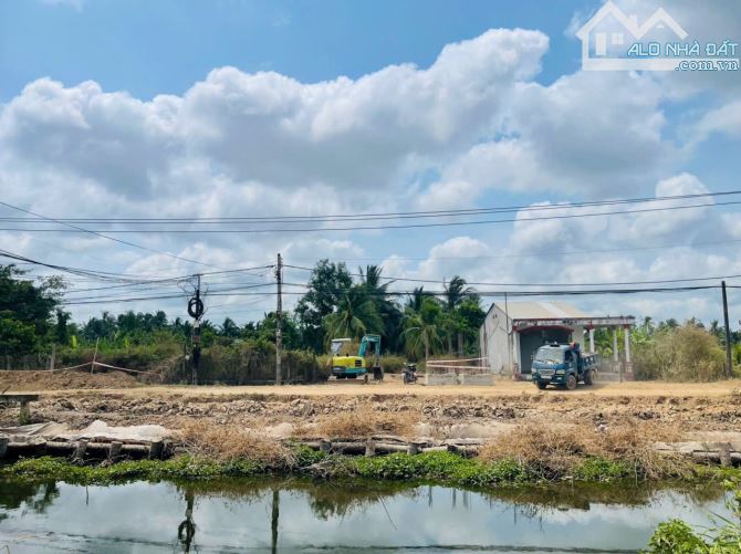 Đất Hẻm Dal Ôtô Nguyễn Trung Trực Nối Dài, Long Đức gần Cây Xăng Phú Hoà - 1