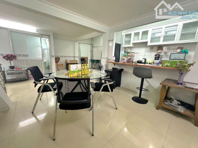 Bán Nhà Hẻm Xe Hơi, Phạm Hữu Lầu, 200m2, 2 Tầng, Chỉ 10 Tỷ 5, Phú Mỹ, Quận 7 - 1