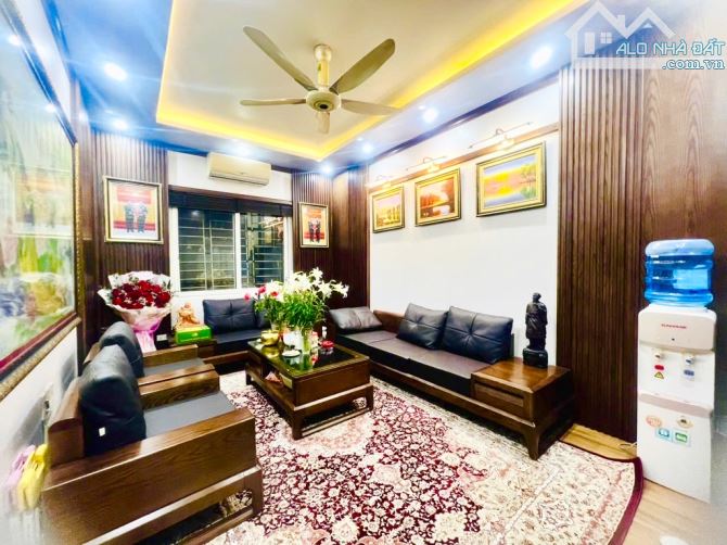 PHÂN LÔ  VỈA HÈ Ô TÔ TRÁNH  PHỐ NGUYỄN VĂN CỪ - LB DT52M 4T GIÁ 13,9 TỶ - 1