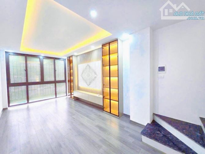 Bán nhà Lạc Long Quân, Cầu Giấy 33m2, 6 tầng, giá 8.75 tỷ - 1