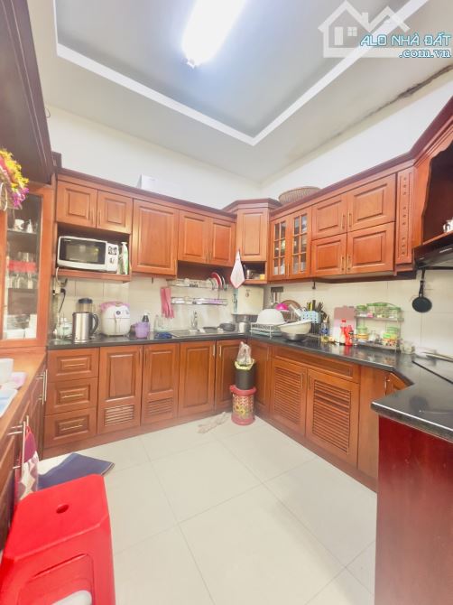 Siêu Phẩm Tân Phú –Dương Đức Hiền – Hẻm ô tô 6m thông, 61m2 ngang khủng 6,2m 2 tầng. - 1