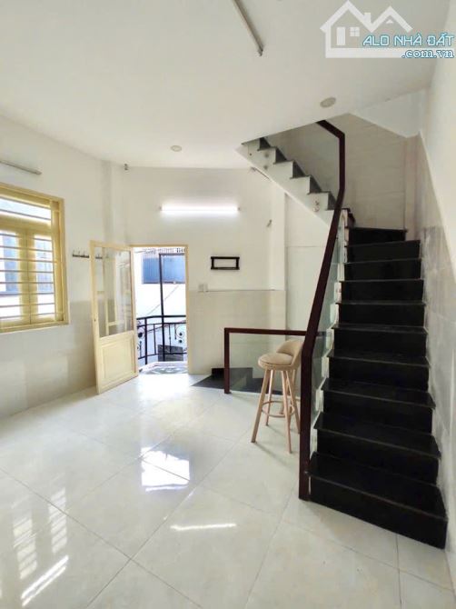 NHÀ MỚI KENG - HXH LÝ THUYẾT - NGAY CHỢ VẢI PHÚ THỌ HOÀ - 3 TẦNG - SHR - 4 X 4.5M - 2PN - 1