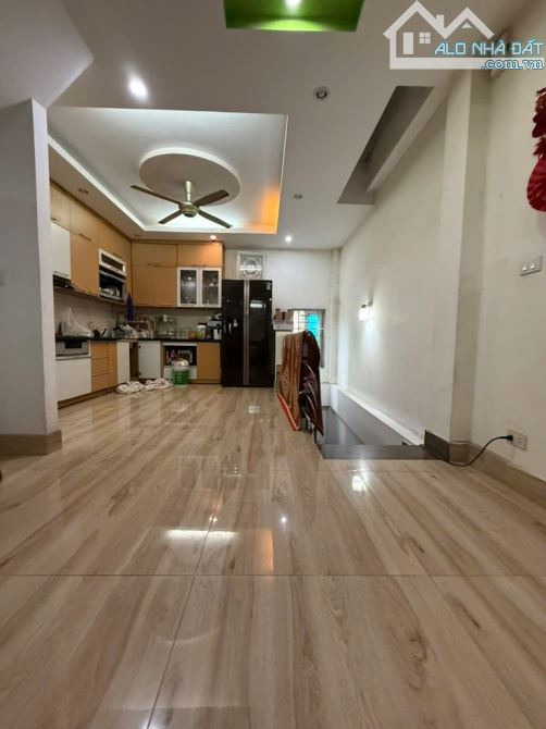 Bán nhà phân lô VIP Cầu Giấy 51m x 5T, mt 4,5m,đường thông ô tô tránh, kd đỉnh cao 16,8tỷ - 1