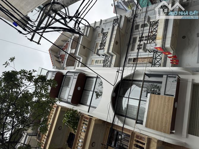 BÁN NHÀ Ở LUÔN VI TRÍ ĐỈNH LÔ GÓC GẦN MP PHẠM VĂN ĐỒNG TỪ LIÊM Ô TÔ TRÁNH 60M2 MT6M 15 TỶ - 1