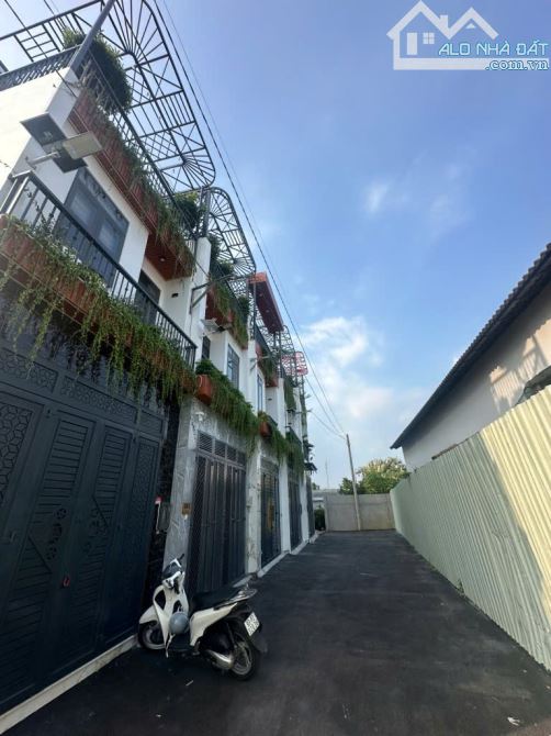 🌹NHÀ 3 TẦNG - FULL NỘI THẤT - Hẻm ôtô  -57,4m2 (4x14,3) đường TL48 P.Thạnh Lộc Q12 - 1