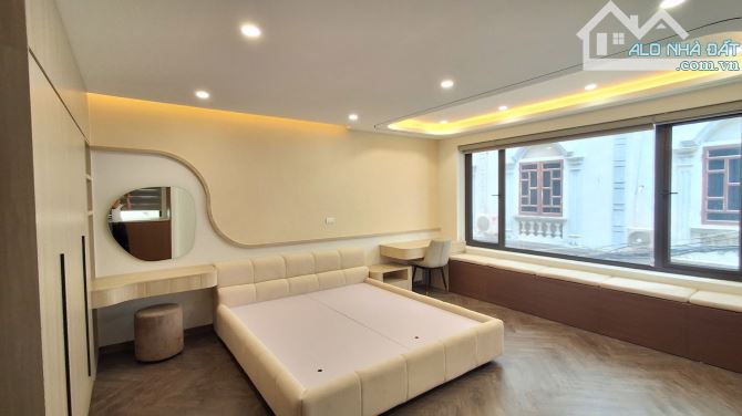 SIÊU HIẾM - VỊ TRÍ ĐẸP - GẦN PHỐ - Ô TÔ TRÁNH 