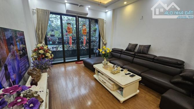 Bán Nhà Phố Vũ Hữu - 2 Mặt Thoáng, Sổ Đỏ Sẵn, Giá Tốt Cho Nhà Đầu Tư - 1