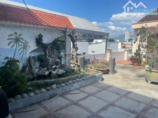 bán nhà phố 420m2 ngang 10m khu bàn cờ 95tr/m2 1 trệt 2 lầu đường Trần Bình Trọng - 1