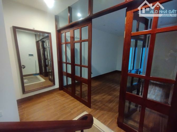 Cho thuê nhà riêng 4,5 tầng mới cứng phố Đội Cấn, gần Lê Hồng Phong - 2