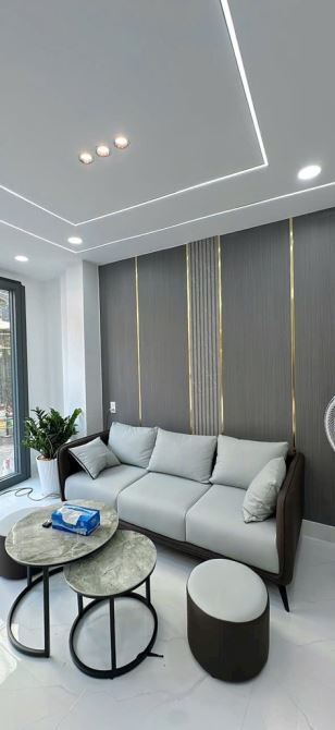 LÊN SÓNG  NHÀ ĐẸP 5 TẦNG NGAY GẦN HÀNG XANH - QUẬN 1👉 Diện tích: 3.7M x 5.5M  , 21M2 đất - 2