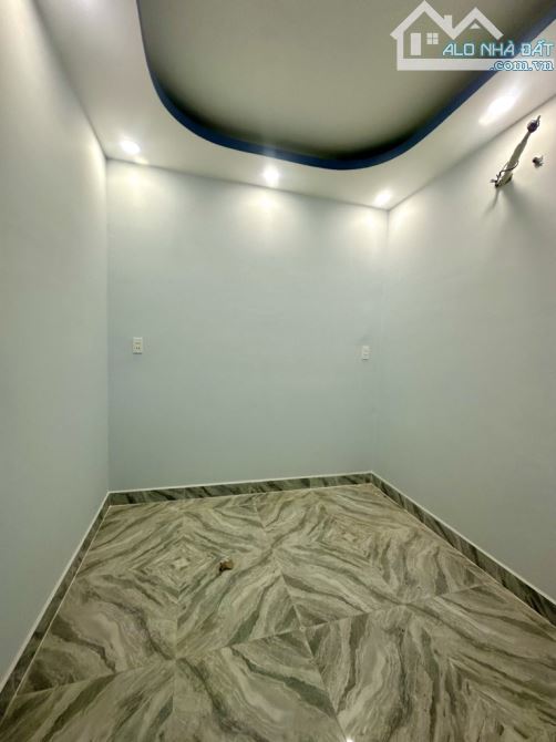 Nhà khu vực Tân Sơn Nhì 40m2, HXH, Chỉ 4 tỷ - 2