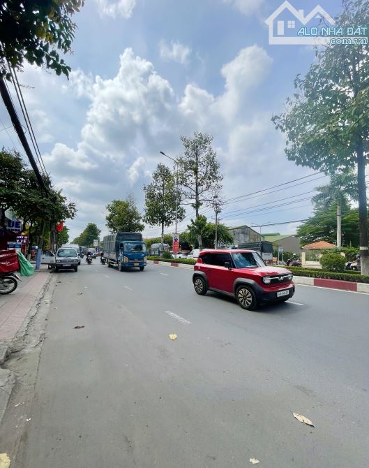 Bán căn nhà mặt tiền kinh doanh P Tân Hiệp sát đồng khởi 50m ,DT 245m2 Giá 6ty9 - 2