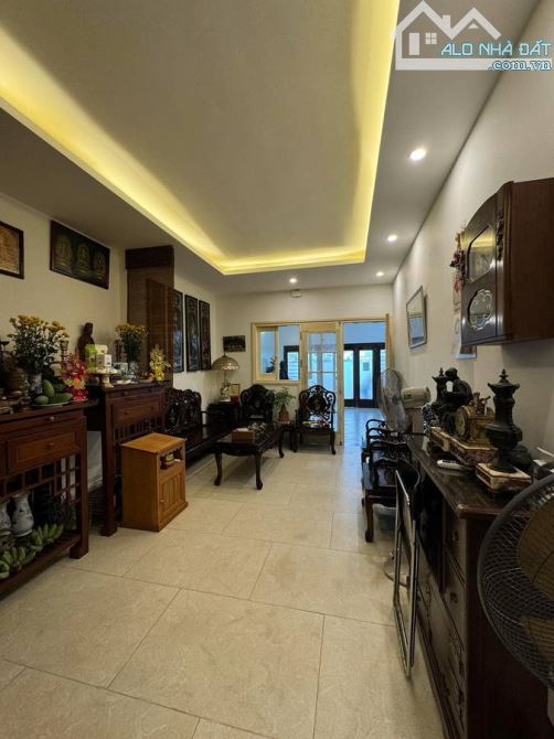 Bán Nhà mặt Hồ Tây - Phố Nhật Chiêu 95m2, 5 tầng kinh doanh - Giá 95 tỷ - 2