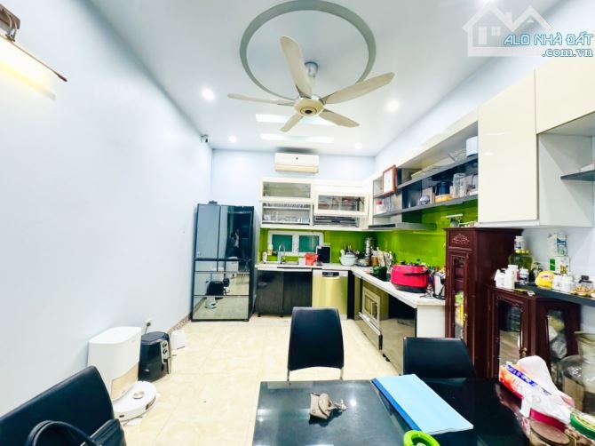 PHÂN LÔ  VỈA HÈ Ô TÔ TRÁNH  PHỐ NGUYỄN VĂN CỪ - LB DT52M 4T GIÁ 13,9 TỶ - 2
