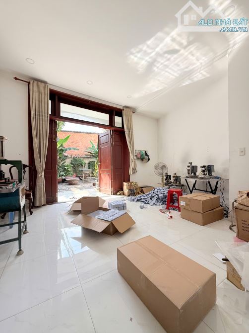 Có Visa Định Cư Bán Gấp Biệt Thự 3 Tầng Mặt Tiền Liên Khu 2 - 5, 600M2 Ngang 9M, Nở Hậu. - 2