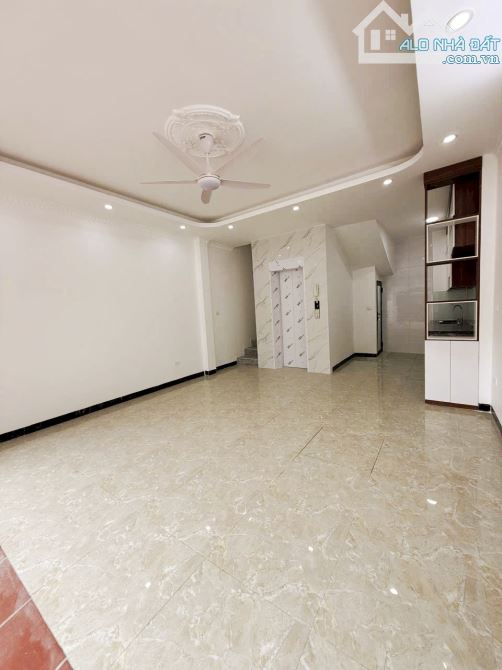 BÁN NHÀ BÁT KHỐI*LONG BIÊN–52M² *5 TẦNG-THANG MÁY-GARA Ô TÔ-ĐƯỜNG THÔNG - 2