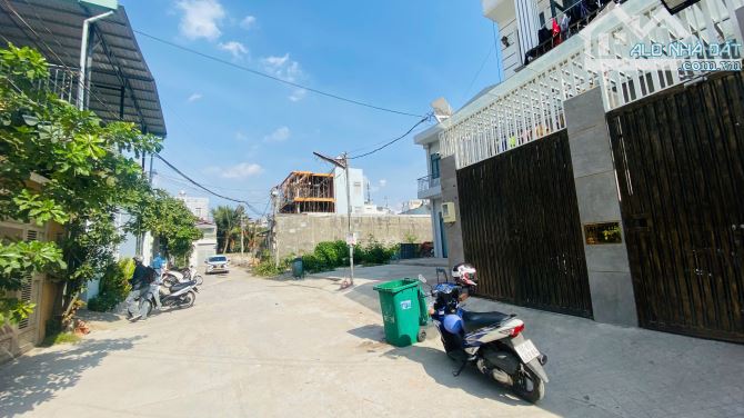 CHDV 246M2 NGANG 10M HẺM XE TẢI 20 PHÒNG THU NHẬP 50TR/THÁNG - PHƯỜNG LINH ĐÔNG - 17.5 T - 2