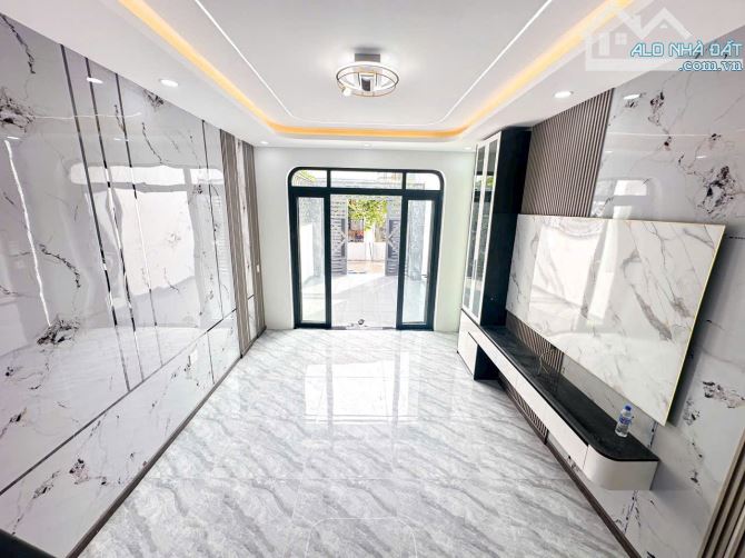 Bán nhà 2 Tầng Bửu Hòa,full nội thất đẹp xịn mịn,đường xe hơi đổ cửa - 2