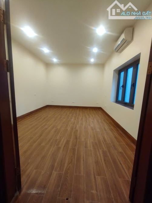 Cho thuê nhà riêng 4,5 tầng mới cứng phố Đội Cấn, gần Lê Hồng Phong - 3