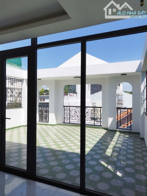 Huỳnh Tấn Phát Bình Thuận Q7, vài bước ra mt, 120m2, ngang khủng 6m, bao đẹp, sổ hoa hậu - 3