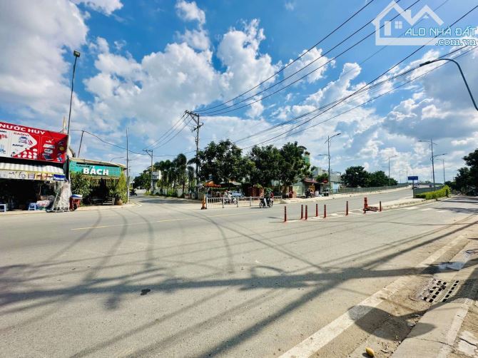 Nhà 2 mặt tiền, 111m2, 8x14m, 4 tầng 3PN, đường 16m, gần Phú Mỹ Hưng view sông, chỉ 12,8 t - 3
