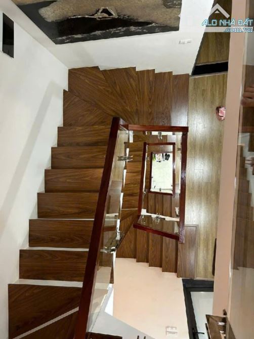 Nhà đẹp Nguyễn Phúc Lai ô tỗ đỗ cửa, 2 bước ra mặt phố, DT 40m2x5T, ở sướng, KDVP, giá nhỉ - 3