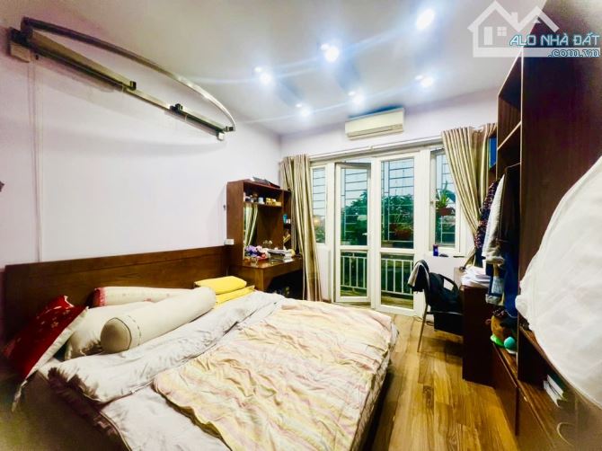 PHÂN LÔ  VỈA HÈ Ô TÔ TRÁNH  PHỐ NGUYỄN VĂN CỪ - LB DT52M 4T GIÁ 13,9 TỶ - 3