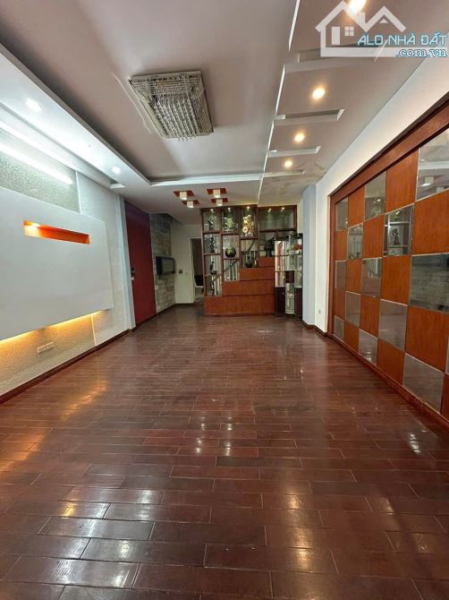 Bán Nhà Phân Lô Oto Tránh Phố Nguyễn Chánh 60m2 Mt5m 6 Tầng Gara Oto 7 Chỗ Nhà Đẹp Ở Ngay - 3