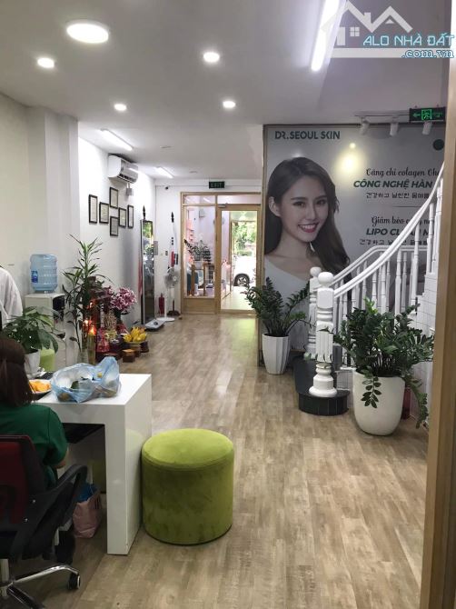 Bán mặt phố Nguyễn Chí Thanh - vỉa hè rộng - kinh doanh sầm uất. DT 100m2 x 6 tầng, Mt 9m - 3