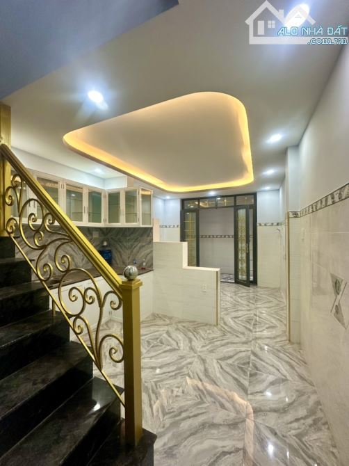 Nhà khu vực Tân Sơn Nhì 40m2, HXH, Chỉ 4 tỷ - 4