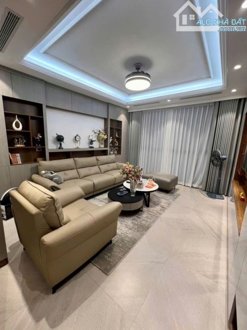 BÁN NHÀ ĐƯỜNG 800A-CẦU GIẤY,PHÂN LÔ 8T THANG MÁY Ô TÔ VÀO NHÀ FULL NT,52M2,GIÁ 19,4 TỶ - 4