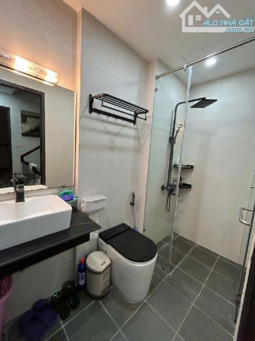 Nhà đẹp Nguyễn Phúc Lai ô tỗ đỗ cửa, 2 bước ra mặt phố, DT 40m2x5T, ở sướng, KDVP, giá nhỉ - 4
