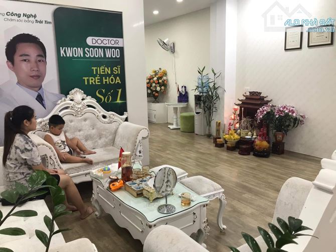 Bán mặt phố Nguyễn Chí Thanh - vỉa hè rộng - kinh doanh sầm uất. DT 100m2 x 6 tầng, Mt 9m - 4