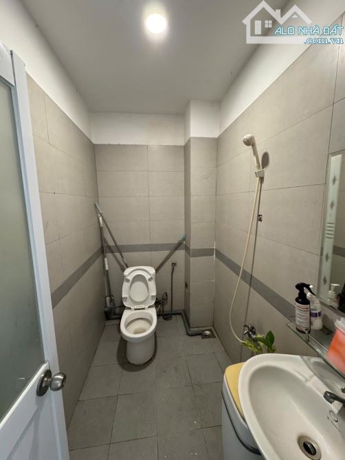 Bán Nhà - Trung Tâm Q1 - Cách Mặt Tiền Trục Đường Nguyễn Bỉnh Khiêm 10m.DT 60m2 - 4