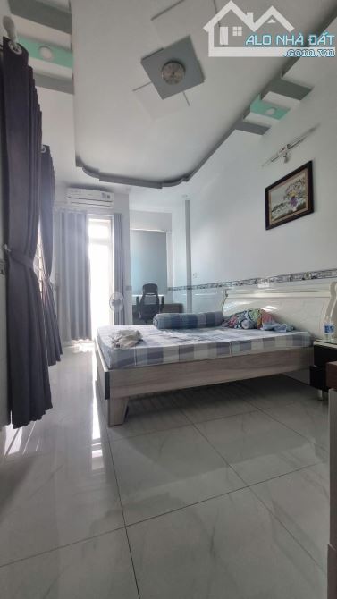 Nhà mặt tiền lô góc Lưu Hữu Phước 84m2 4x21 4 tầng vuông vức, view sông, chỉ nhỉnh 6 tỷ TL - 4