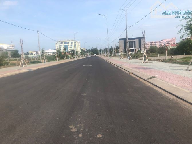 CHÍNH CHỦ BÁN LÔ ĐẤT NỀN KHU DÂN CƯ TÂN ĐỨC ĐỨC HOÀ 140M2 GIÁ 1TỶ50/SHR BAO SANG TÊN MT824 - 5