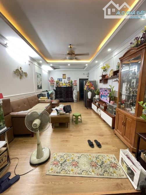 có 102 nguyễn khoái hai bà trưng,vị trí đẹp,kinh doanh siêu đỉnh,nhà đẹp,55m2 chỉ 9 tỷ - 5
