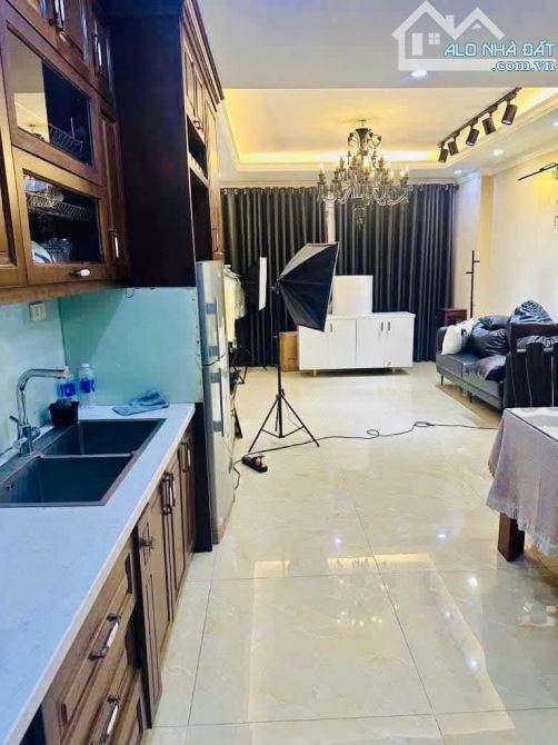 Bán nhà phân lô Chùa Bộc 40m2, 5 tầng, ô tô tránh, kinh doanh, chỉ 12.8 tỷ. - 5