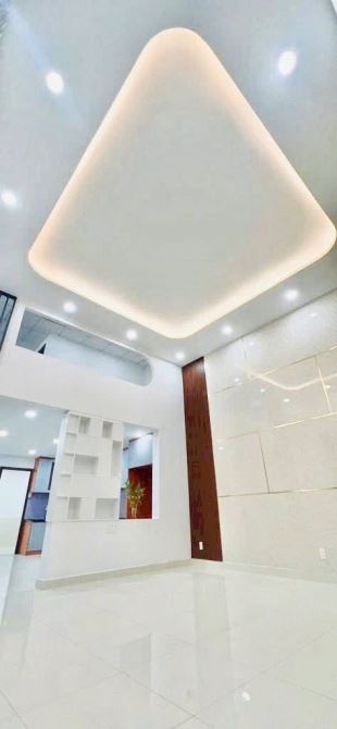 Rẻ hơn giá đất - Nhà xinh 2 Tầng - Hẻm xe hơi - 135m2 Ngang 7m - Chỉ 6.x TL - 4