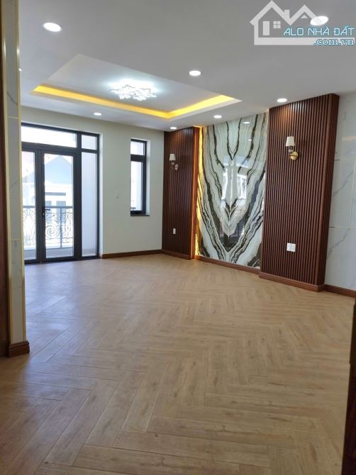 Huỳnh Tấn Phát Bình Thuận Q7, vài bước ra mt, 120m2, ngang khủng 6m, bao đẹp, sổ hoa hậu - 6