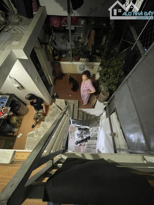 có 102 nguyễn khoái hai bà trưng,vị trí đẹp,kinh doanh siêu đỉnh,nhà đẹp,55m2 chỉ 9 tỷ - 6